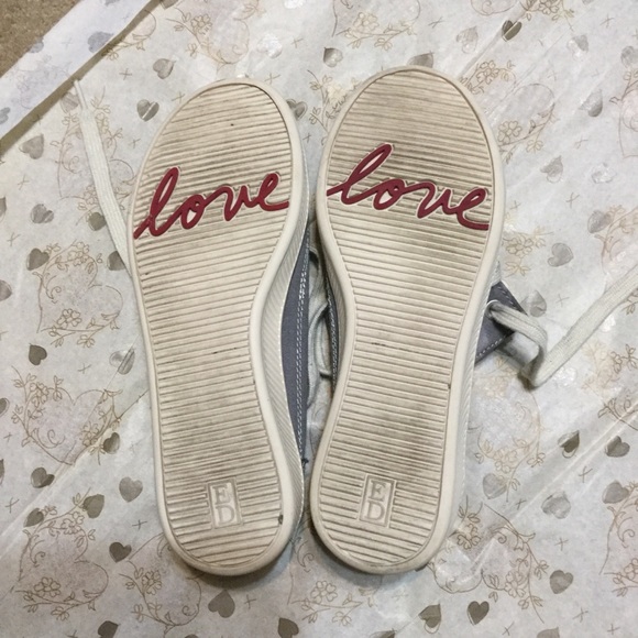 4 for $20 Love distressed gray sneakers size 6 - Picture 4 of 5